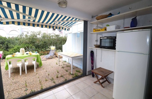 Le Grau-Du-Roi Apartment | 2 room cabin swimming pool air conditioning loggia and terrace
