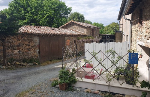 Montournais House | 2-room gîte with terrace 25 minutes from Puy du fou