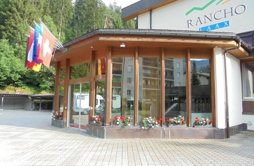 Laax Apartment | 2-room holiday flat with swimming pool and sauna