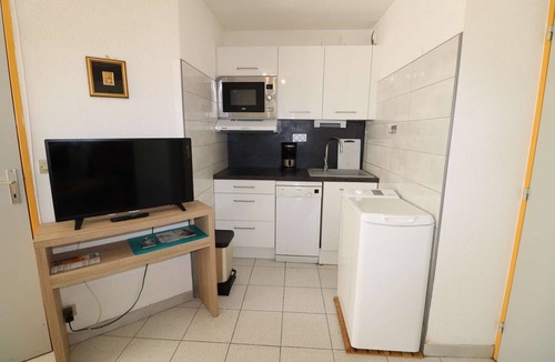 Le Grau-Du-Roi Apartment | 2 rooms cabin on the ground floor terrace