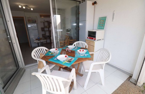 Le Grau-Du-Roi Apartment | 2 rooms cabin on the ground floor terrace