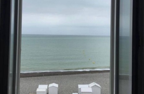 Mers-les-Bains Apartment | 2 rooms facing the sea