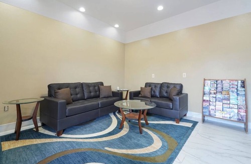 San Augustine Hotel | 2 Rooms for Great Value: 2 Full Beds Non-Smoking for 4 Guests.