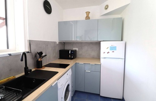 Le Grau-Du-Roi Apartment | 2 rooms on the ground floor near beaches