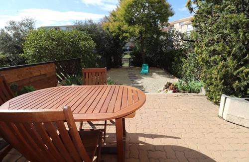 Le Grau-Du-Roi Apartment | 2 rooms on the ground floor near beaches