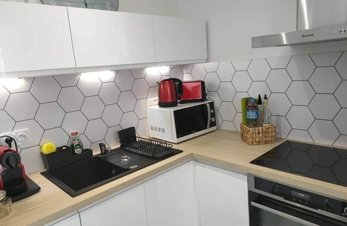 Bedarieux Apartment | 2 rooms on the ground floor with air conditioning