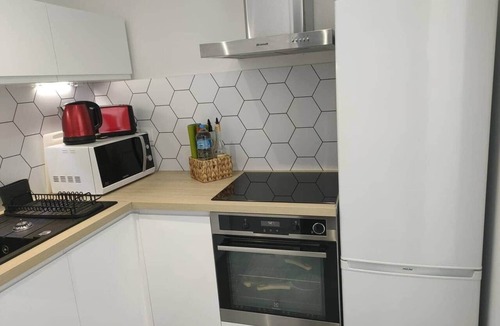 Bedarieux Apartment | 2 rooms on the ground floor with air conditioning