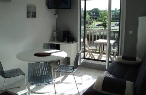 Cabourg Apartment | 2 rooms + sunny terrace direct beach access