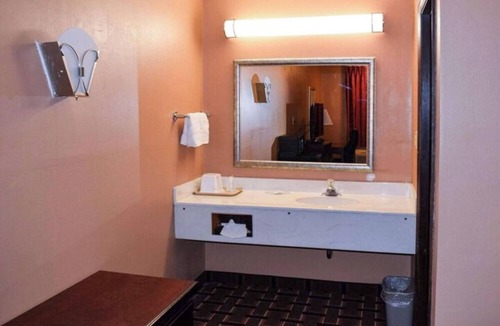 Richburg Hotel | 2 Rooms to Relax with easy highway access