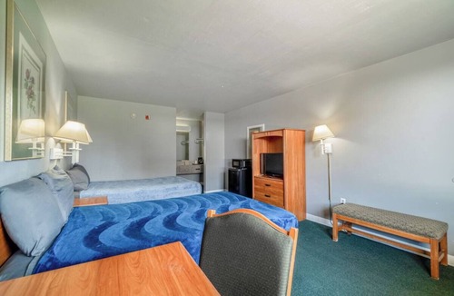 Livingston Hotel | 2 Rooms with 2 Full Beds - Easy Highway Access to Livingston Dining & Shops