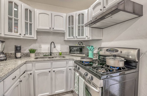El Paso House | 2 ROOMS with KING BEDS, SOFA BED, 2 BATHROOMS, REFRIGERATION & WIFI