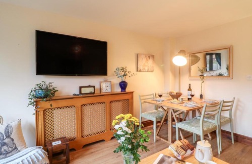 Haselbury Plucknett House | 2 Rose Cottages