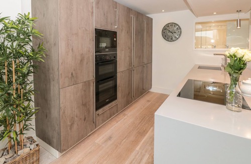 Dartmouth Cottage | 2 Sails