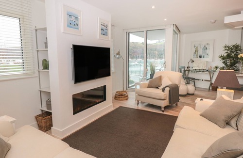 Dartmouth Cottage | 2 Sails