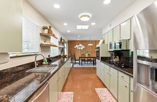 Melrose Paradise House | 2 Side by Side Homes - 6BR 15ppl