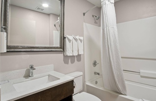 Blue Springs Hotel | 2 Simplistic Units Close to Kansas City Fun – Perfect for a Quick Getaway