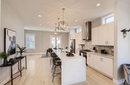 Downtown Nashville House | 2 - Skyline VIEWS - The Music City Collection