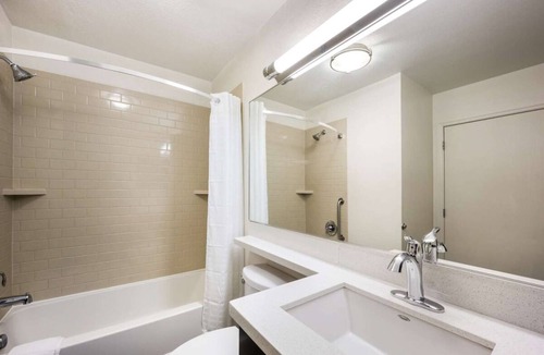 North Mountain Hotel | 2 Spacious Good-Value Accommodations! Outdoor Pool, Pet-Friendly