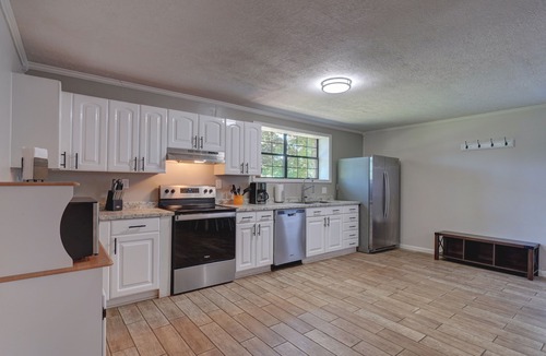 Louisville House | 2 Spacious Homes near Knoxville - 6BRs, sleeps 16