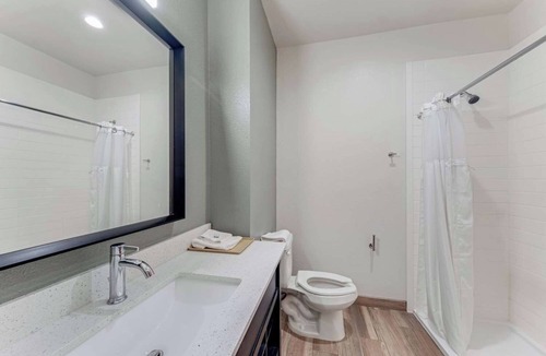 Eastside Promise Neighborhood Hotel | 2 Spacious Rooms Near River Walk w/Free Breakfast - Ideal for Family Trips