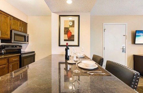 Biggs Field Hotel | 2 Spacious Suites – Pool, Free Breakfast & Full Kitchen