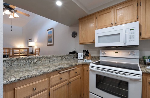 Baristo Hotel | 2 Spacious Units, Outdoor Pool, Kitchen, Free Parking!