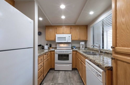 Baristo Hotel | 2 Spacious Units, Outdoor Pool, Kitchen, Free Parking!