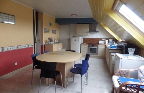 Saint-Pol-de-Leon Apartment | .2 STAR B&B by the sea