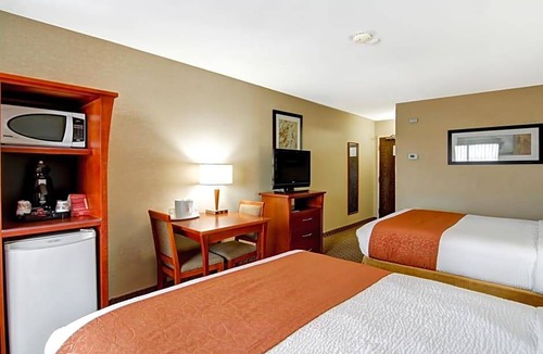 Rosemount Hotel | 2-Star Hotel ∙ Quality Inn - Kitchener
