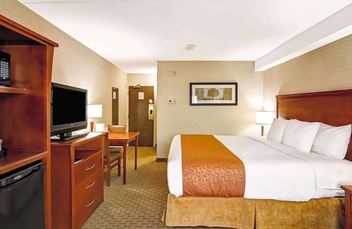 Rosemount Hotel | 2-Star Hotel ∙ Quality Inn - Kitchener