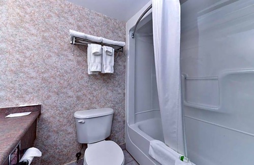 Windsor Hotel | 2-Star Hotel ∙ Lexington Inn & Suites-Windsor
