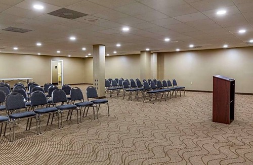 Southeast Raleigh Hotel | 2-Star Hotel ∙ Comfort Suites Raleigh Walnut Creek
