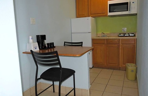 Groves Hotel | 2-Star Hotel ∙ Americas Best Value Inn and Suites Groves