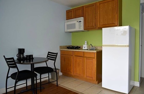 Groves Hotel | 2-Star Hotel ∙ Americas Best Value Inn and Suites Groves