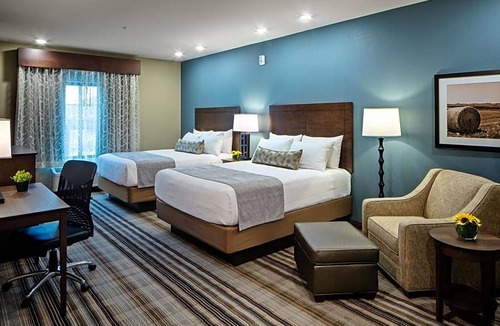 Fort Morgan Hotel | 2-Star Hotel ∙ Best Western Plus Overland Inn