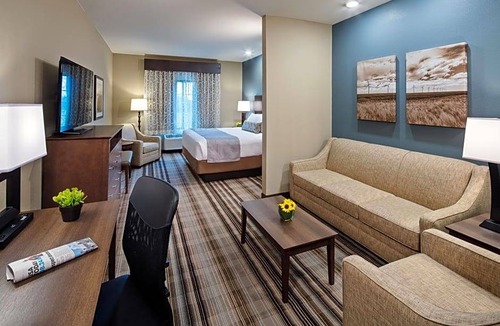 Fort Morgan Hotel | 2-Star Hotel ∙ Best Western Plus Overland Inn