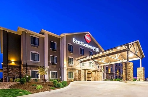 Fort Morgan Hotel | 2-Star Hotel ∙ Best Western Plus Overland Inn