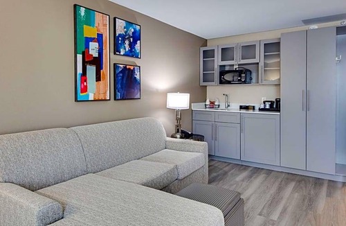 Greenville - Spartanburg Hotel | 2-Star Hotel ∙ Best Western Plus Greenville I-385 Inn & Suites