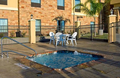 Bastrop Hotel | 2-Star Hotel ∙ Best Western Bastrop Pines Inn