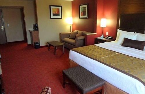 South Tulsa Hotel | 2-Star Hotel ∙ Best Western Plus Tulsa Woodland Hills Hotel and Suites