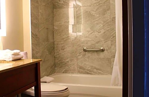 Windsor Hotel | 2-Star Hotel ∙ Howard Johnson Plaza by Wyndham Windsor