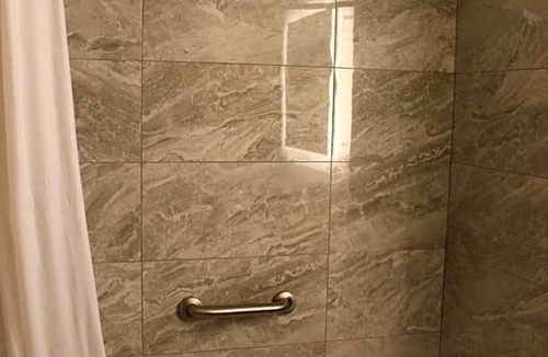 Windsor Hotel | 2-Star Hotel ∙ Howard Johnson Plaza by Wyndham Windsor