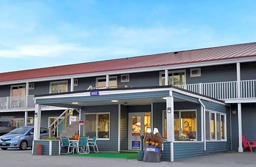 Ellsworth Hotel | 2-Star Hotel ∙ Colonial Inn Ellsworth