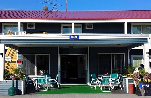 Ellsworth Hotel | 2-Star Hotel ∙ Colonial Inn Ellsworth