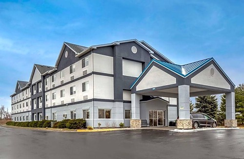 Bayberry Hotel | 2-Star Hotel ∙ Comfort Inn & Suites Liverpool-Clay