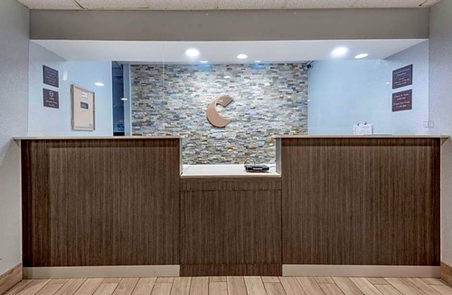 Bayberry Hotel | 2-Star Hotel ∙ Comfort Inn & Suites Liverpool-Clay