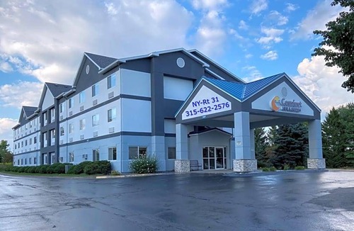 Bayberry Hotel | 2-Star Hotel ∙ Comfort Inn & Suites Liverpool-Clay