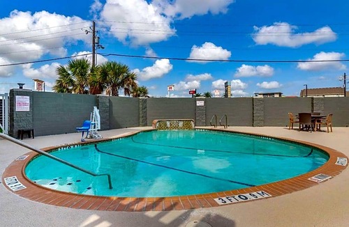Bay Area Hotel | 2-Star Hotel ∙ Comfort Suites Near Texas A&M Corpus Christi