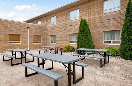 Leamington Hotel | 2-Star Hotel ∙ Days Inn by Wyndham Leamington
