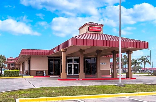 Kingsville Hotel | 2-Star Hotel ∙ Econo Lodge Kingsville